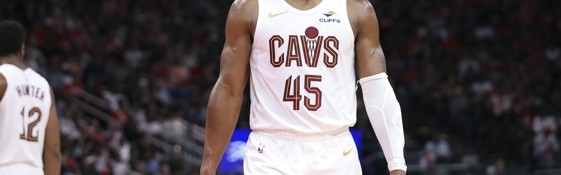 别急别燥！米切尔半场15分钟 8中4&amp;三分4中3拿到14分2板