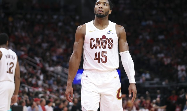 别急别燥！米切尔半场15分钟 8中4&amp;三分4中3拿到14分2板