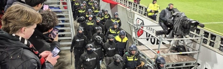 leyu-安保全副武装上阵！乌德勒支vs亨克因客队看台出现安全状况推迟