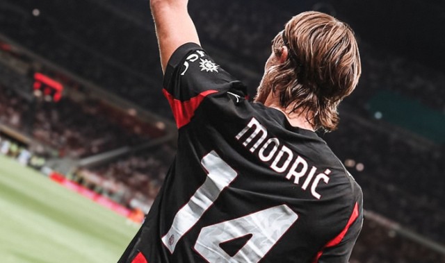 leyu中国-莫德里奇14号球衣壁纸分享|卢卡·莫德里奇|ac米兰|手机壁纸_新浪体育_新浪新闻