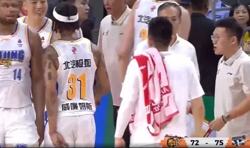 CBA常规赛：北京三节75-72领先广东，胡明轩20分&amp;amp;周琦11分